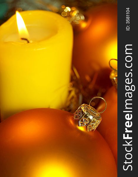 Crd with Christmas yellow marbles  and candle. Crd with Christmas yellow marbles  and candle