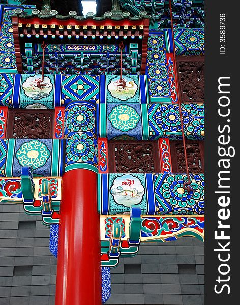 Colorful Chinese arch. With rich cultural connotations.
