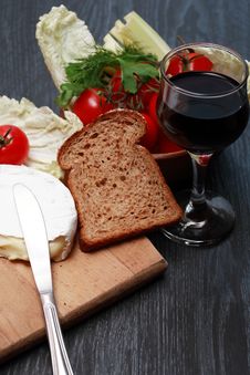 Camembert And Wine Stock Photography Camembert And Wine Stock Photography