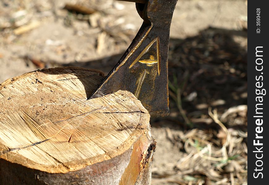 Cut some wood withe a axe. Cut some wood withe a axe