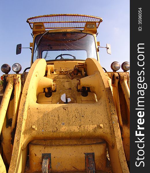 A view over the frontside of an older caterpillar model. A view over the frontside of an older caterpillar model.