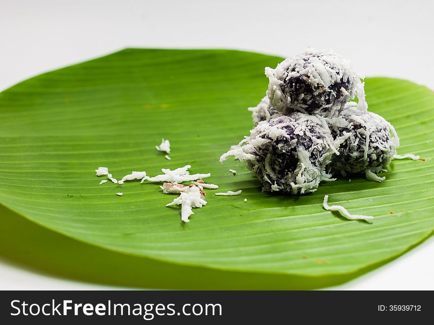 Thai Dessert Sweet Boiled Ball , Roll Over The Grated Coconut