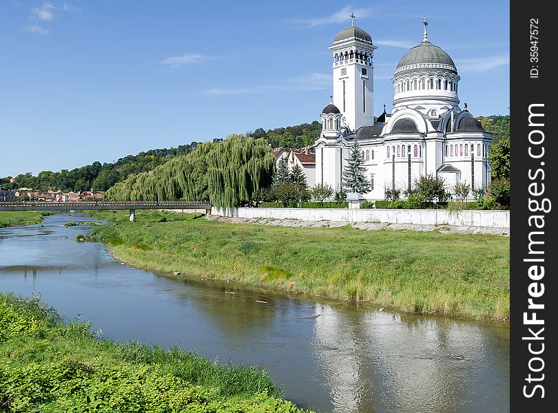 Neo-Romanian Orthodox Cathedral, built between 1934 and 1937 and restored between 1980 and 1984, on the bank of the Tarnava River in Sighisoara, Romania