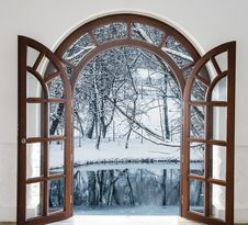 Open Door And A Winter Forest Royalty Free Stock Images Open Door And A Winter Forest Royalty Free Stock Images