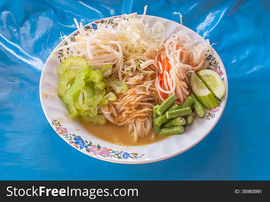 Rice vermicelli are thin noodles made from rice and are a form of rice noodles. Rice vermicelli are thin noodles made from rice and are a form of rice noodles.