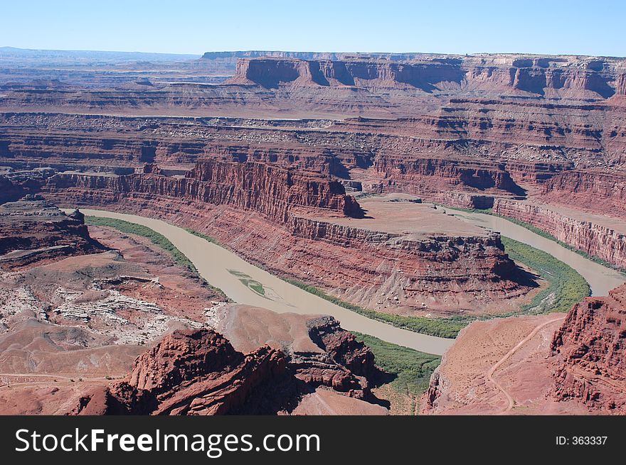 It shows the view on the Horseshoe Canyon. It shows the view on the Horseshoe Canyon