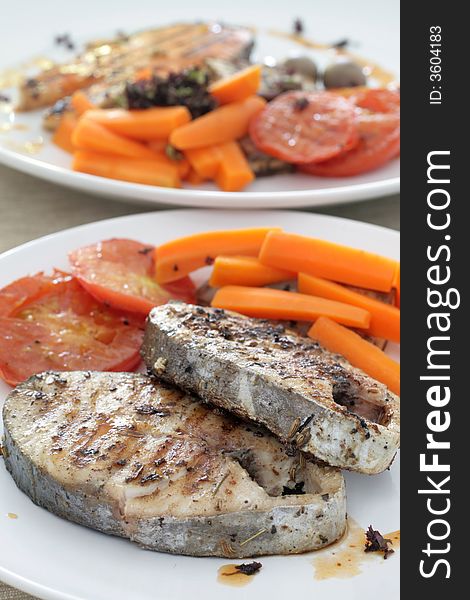 Pan seared mackerel served with carrots, sliced tomatoes and white wine