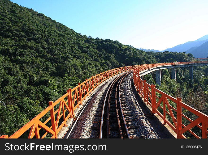 This is a tourist train track photo。