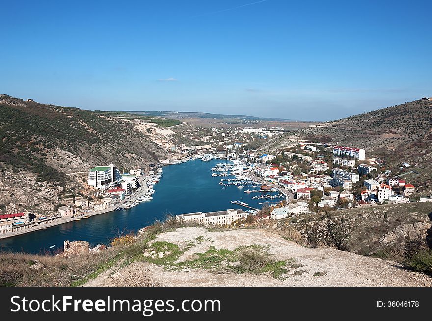 Ukraine, the Crimean Peninsula, Bay of Balaclava, mountainous terrain, pier, resort area