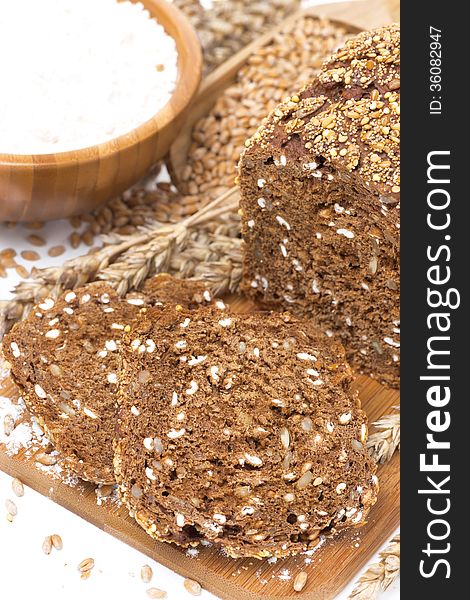 Sliced â€‹â€‹bread on a wooden board, close-up, vertical