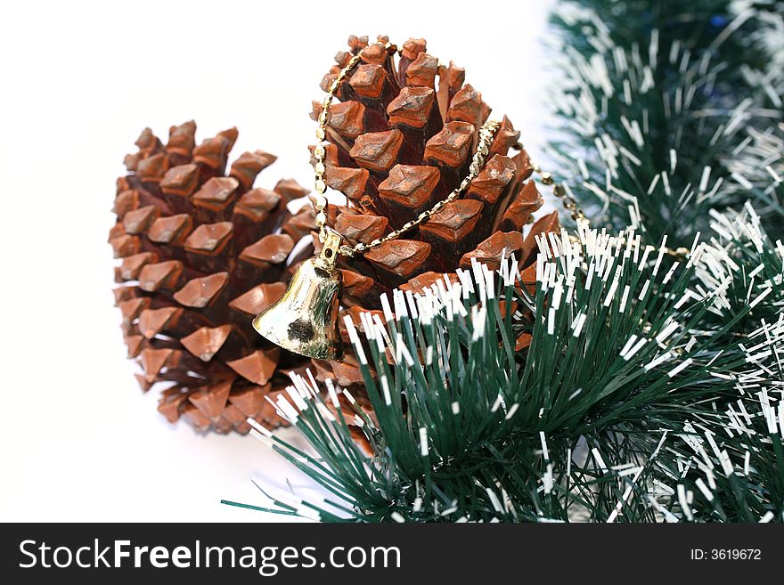 Christmas decoration with pinecones and green tinsel