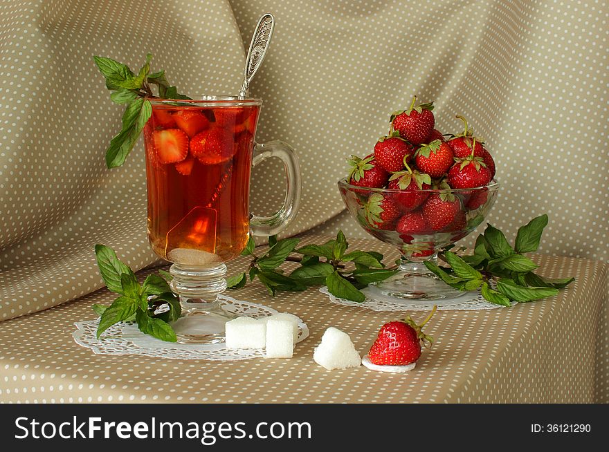 Strawberry, mint sprigs, sugar and hot drink