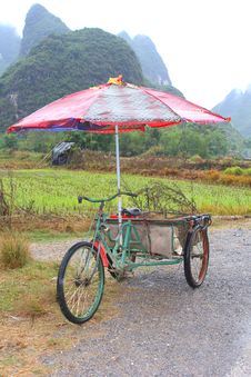 Alternative Transport By Retro Carrier Cycle Taxi With Parasol, Yangshuo, China Royalty Free Stock Photography Alternative Transport By Retro Carrier Cycle Taxi With Parasol, Yangshuo, China Royalty Free Stock Photography