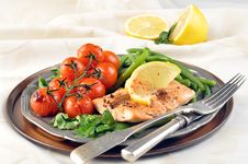 Salmon With Green Beans And Tomatoes Royalty Free Stock Photography Salmon With Green Beans And Tomatoes Royalty Free Stock Photography
