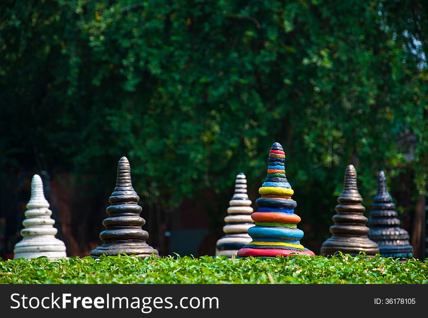 The colorful pottery as modern design in the garden