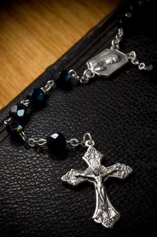 Leather Bible With Rosary Royalty Free Stock Images Leather Bible With Rosary Royalty Free Stock Images