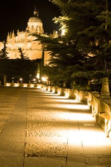 Footpath To The Cathedral Royalty Free Stock Photography Footpath To The Cathedral Royalty Free Stock Photography