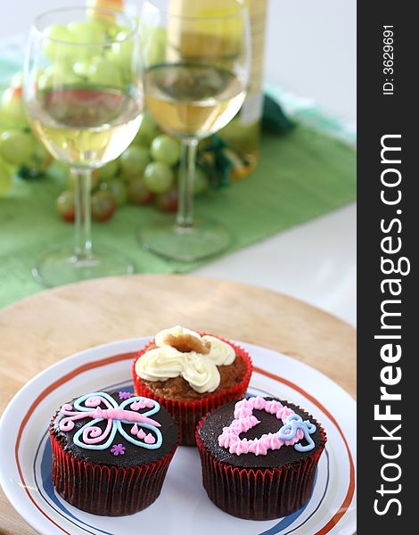 Fancy carrot and chocolate cupcakes with icing design on top