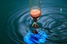 Hourglass In Water Royalty Free Stock Photos Hourglass In Water Royalty Free Stock Photos