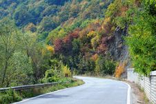 Twisted Road In The Mountains In The Fall Royalty Free Stock Images