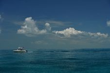 Small Scuba Boat At Tropical Waters Royalty Free Stock Images