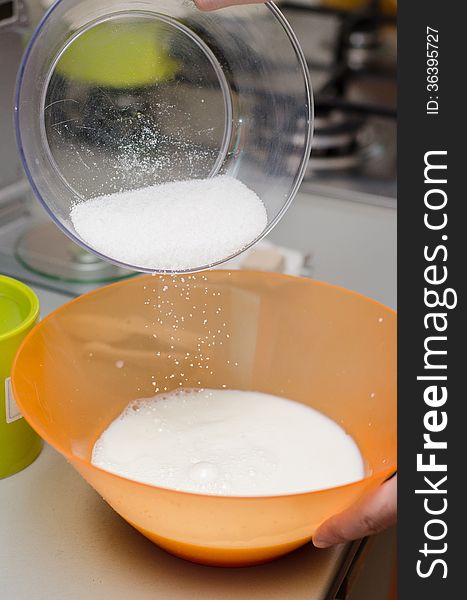 Adding white sugar to milk