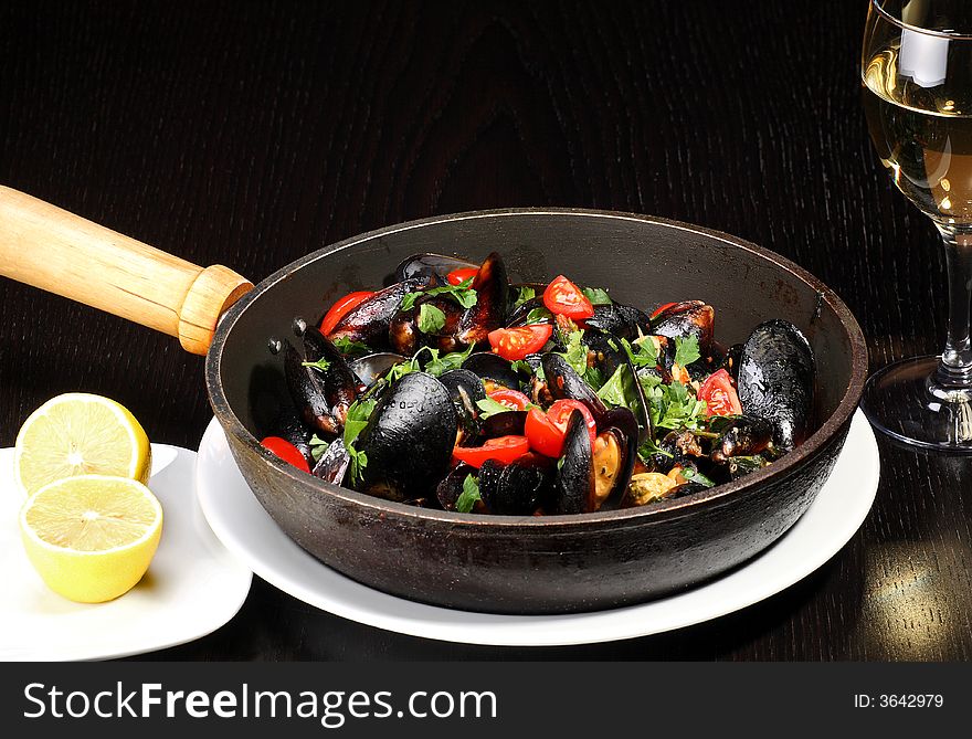 Mussel stew (ragout) on the frying pan