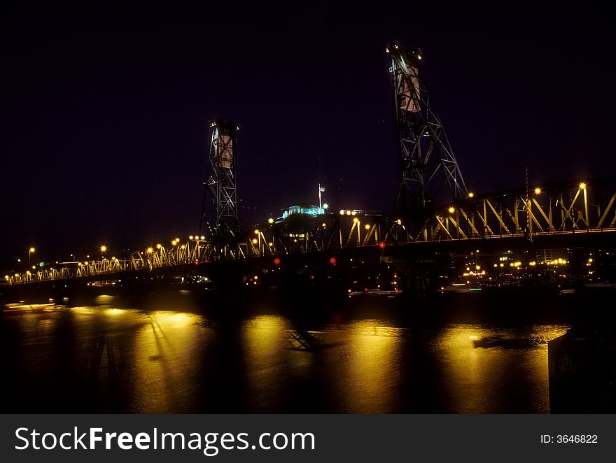 Hawthorne Bridge on Willamette River, Portland