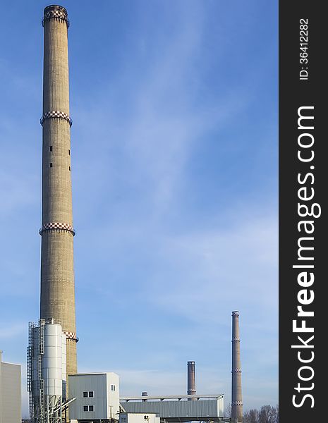 High tower for steam evacuation of a thermo-electric power station