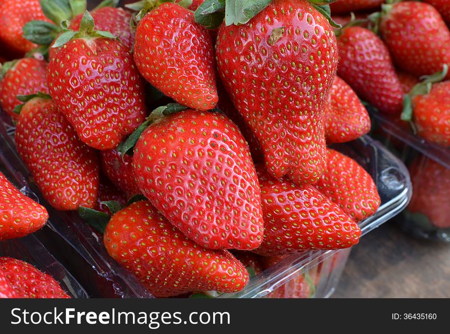 Market tand with fresh strawberries