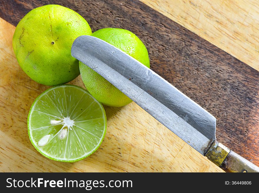 Slice lime for make juice