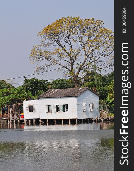 floating house in new territories