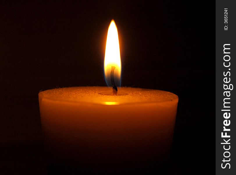 Picture of a burning candle