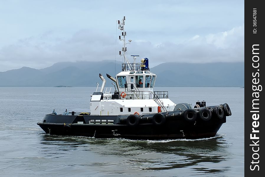 Tug boat in the harbour of paranagua'