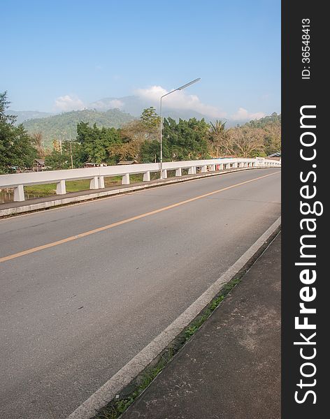 It is the longest river in Nakhon si Thammarat.(thadee river) it is bended by this mountain. It is the longest river in Nakhon si Thammarat.(thadee river) it is bended by this mountain.