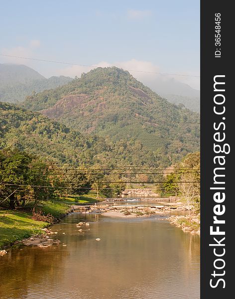 It is the longest river in Nakhon si Thammarat.(thadee river) it is bended by this mountain. It is the longest river in Nakhon si Thammarat.(thadee river) it is bended by this mountain.