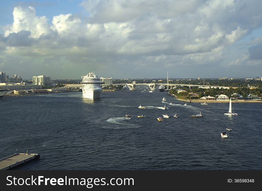 Resort city of Fort Lauderdale is located on the East coast of South Florida. This city is known as the Â«American VeniceÂ». Resort city of Fort Lauderdale is located on the East coast of South Florida. This city is known as the Â«American VeniceÂ».