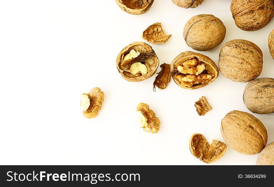 Walnuts, a large pile, large size.