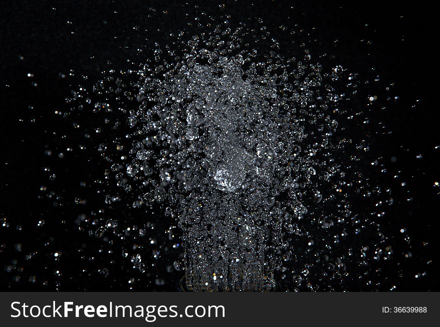 The photo shows a bunch of water drops on a black background. The photo shows a bunch of water drops on a black background