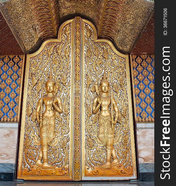 Wooden door with gold in the Thai temple