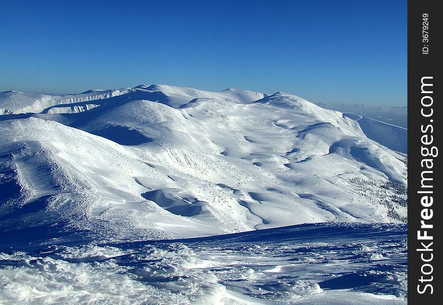 Snow`s mountains in the Carpate