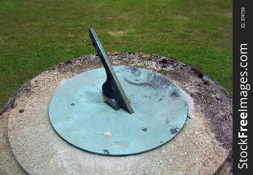 Sundial at Llanvihangel Court, Pandy, Wales. Sundial at Llanvihangel Court, Pandy, Wales