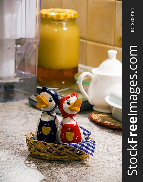 Saltcellar and pepperbox ducklings in the kitchen