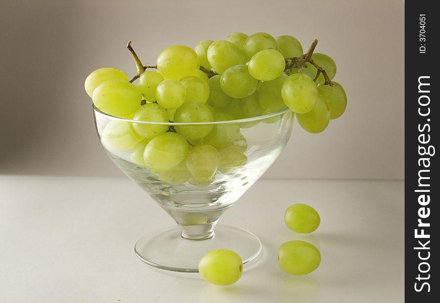 Still life - bunch of grapes in the bowl