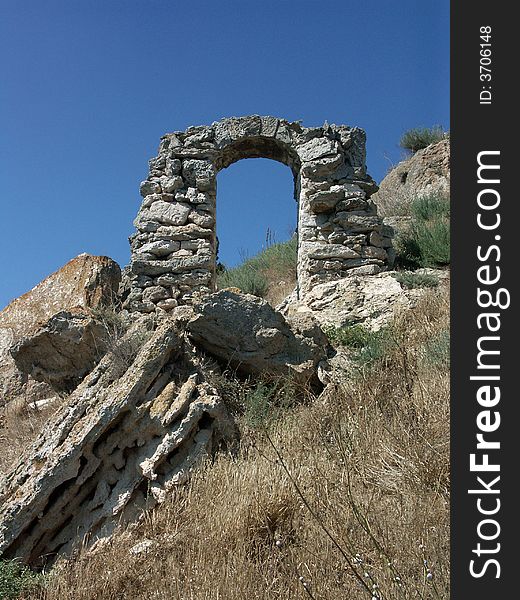 Ruins of an ancient stone arch (Kaliakra - Bulgaria)