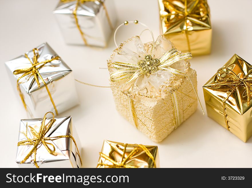 Small boxes with gifts, and the one is special, low DOF. Small boxes with gifts, and the one is special, low DOF