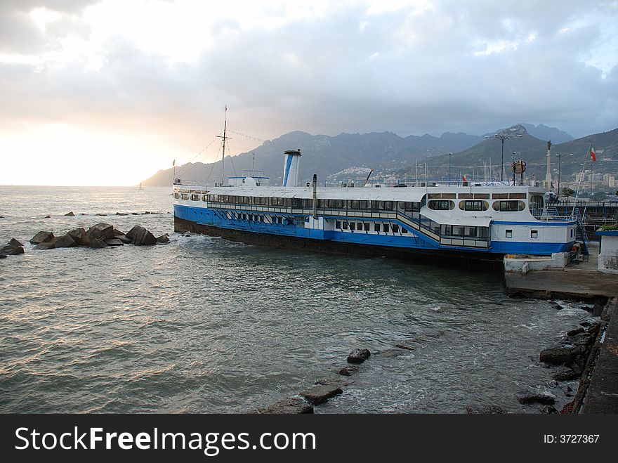 This ship is a ship restaurant of Salerno, sets them around 20 years ago. This ship will now be removed because considered as unauthorized construction. This ship is a ship restaurant of Salerno, sets them around 20 years ago. This ship will now be removed because considered as unauthorized construction.
