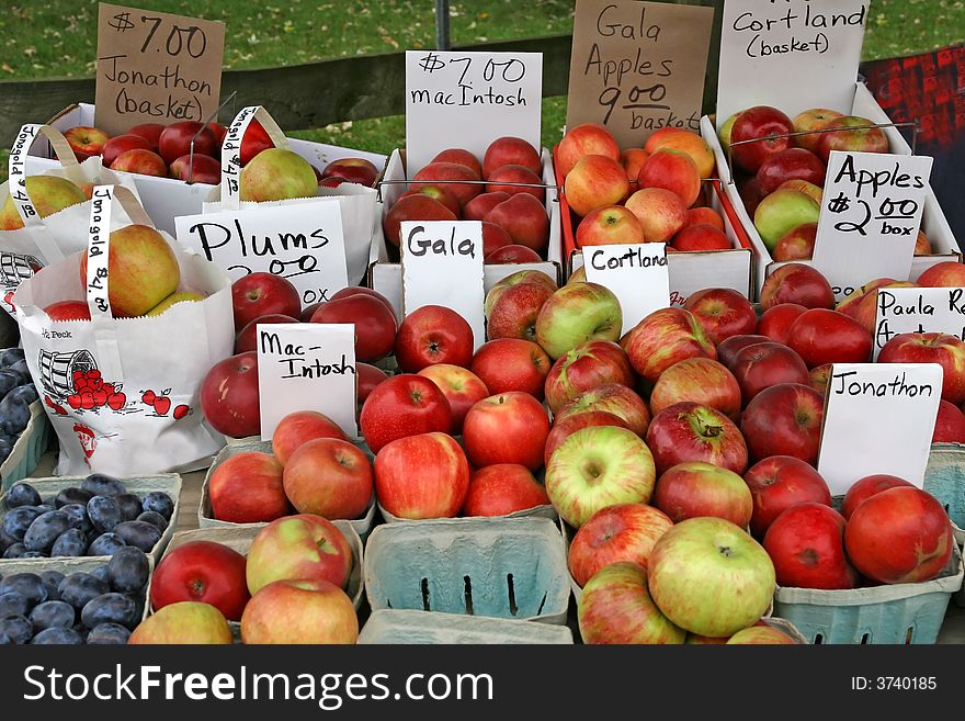 Baskets of apples for sale at a farm stand