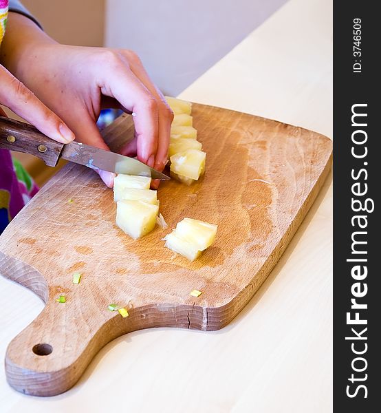 Pineapple slicing on desk