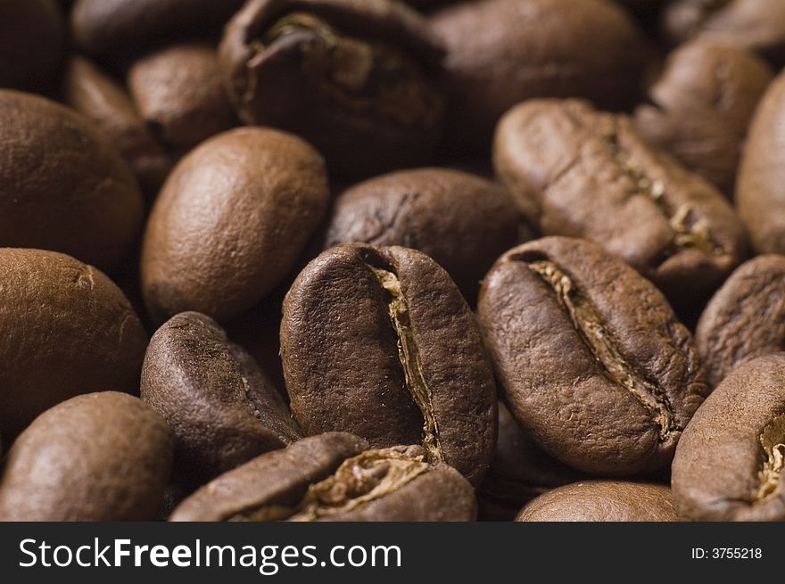 Loose natural grains of coffee